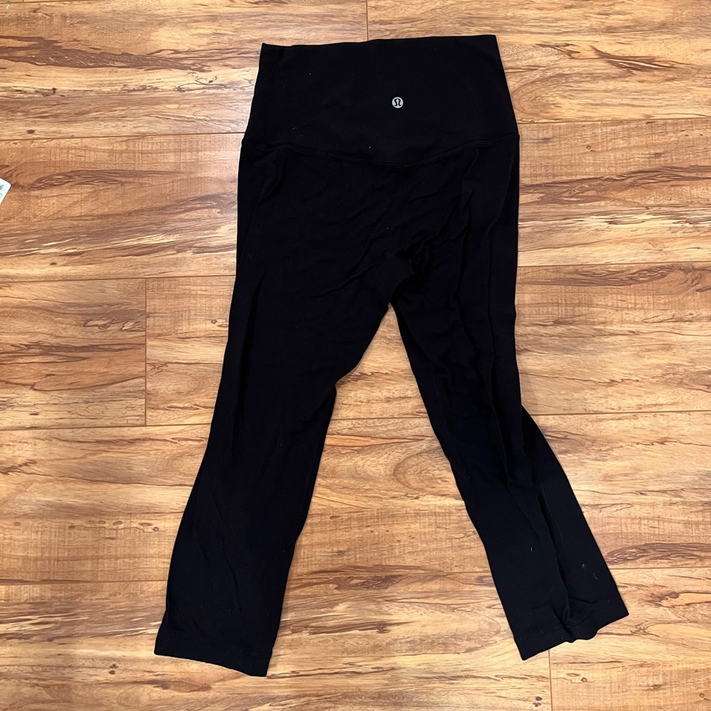 Black cropped Lululemon leggings